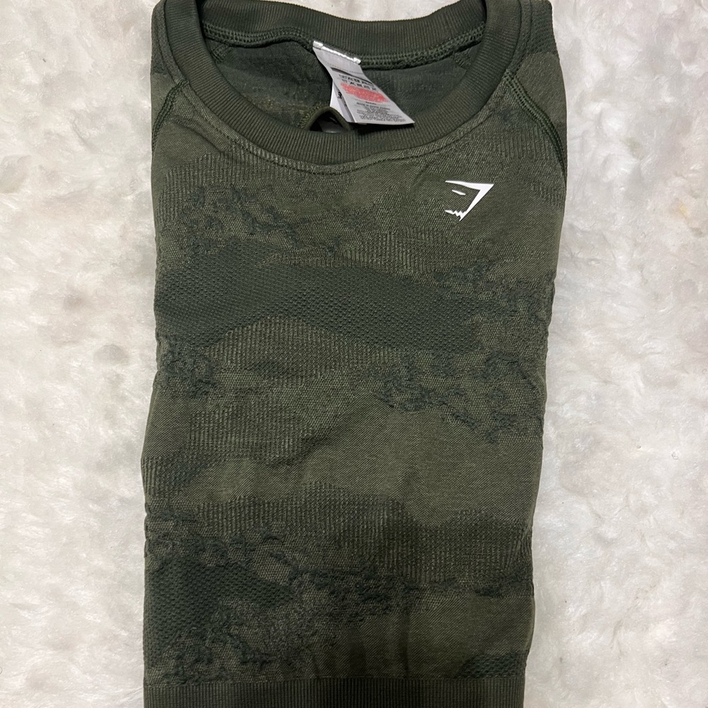 Brand new size small long sleeve GYMSHARK adapt camo Seamless lace up back top.